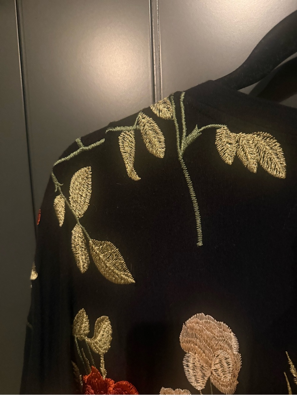 🌹 Anthropologie Akemi & Kin Allies Black Floral V-Neck Embroidered Blouse - Picture 11 of 14